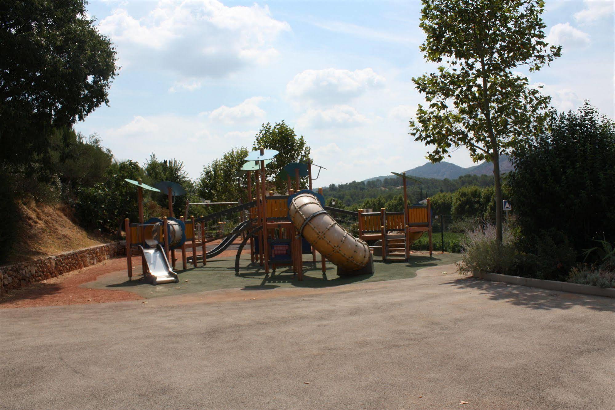 Le Clos Des Medievales Le Thoronet Exterior photo